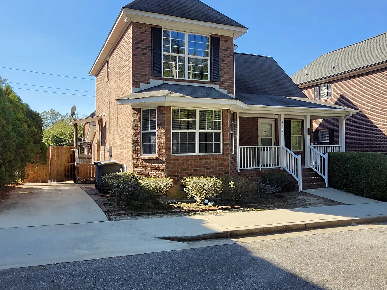 3 bed, 2.5 bath, 1186 sqft, $1,995 — Photo 2
