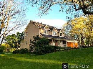 9904 Fox Bluff Ln, Spring Grove, IL 60081