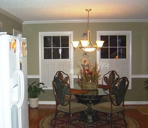 Dining room has mountain view and wonderful sunrises