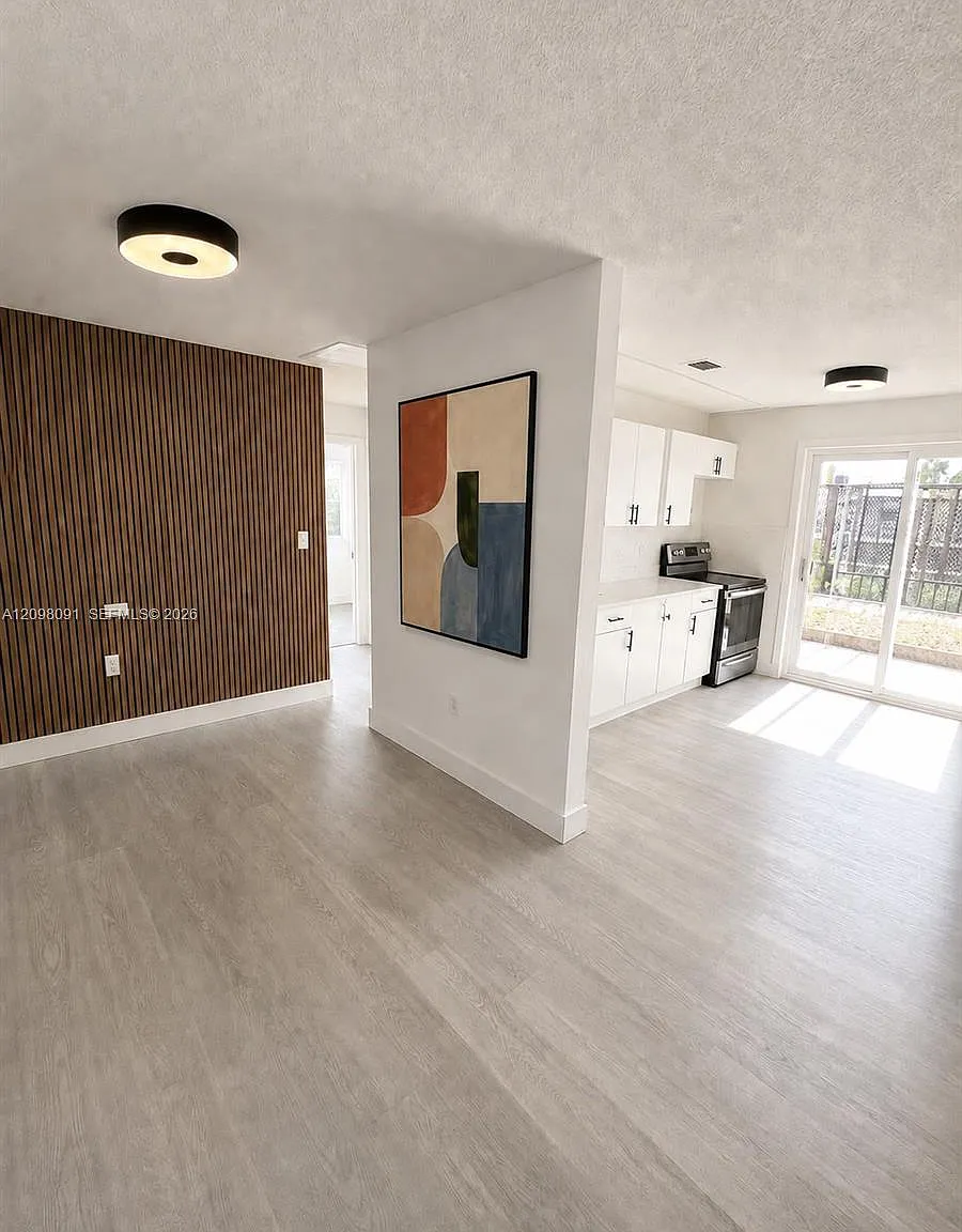 Lawrence Estate East Addn — Photo 1