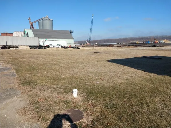 520 S Main St, Louisiana, MO 63353