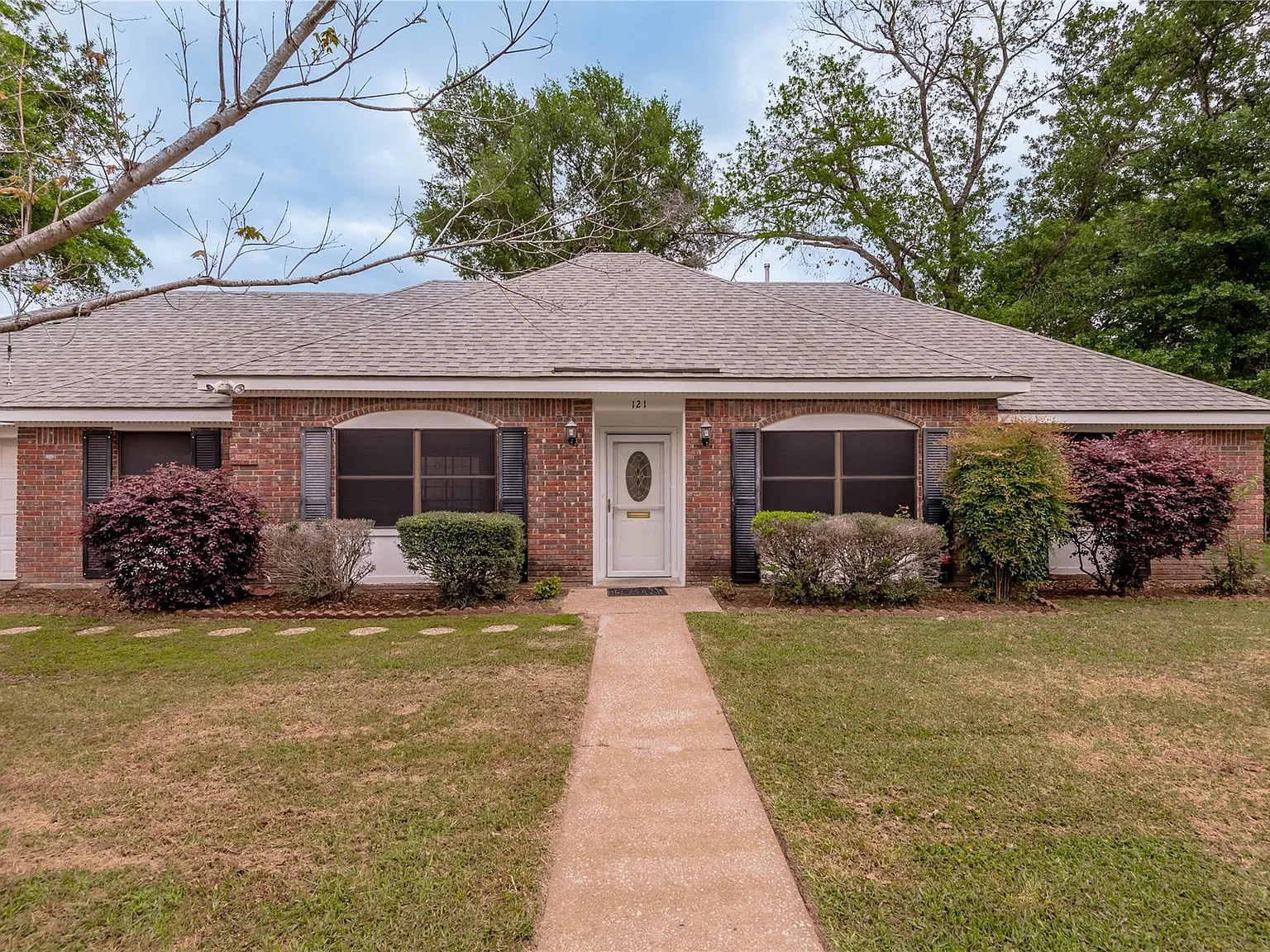 3 bed, 2.5 bath, 2044 sqft, $1,750 — Photo 2
