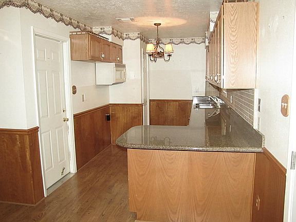 5th image of 16811 Forest Bend Ave