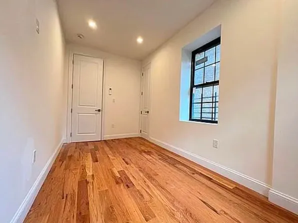 512 Grand Street image 7 of 10