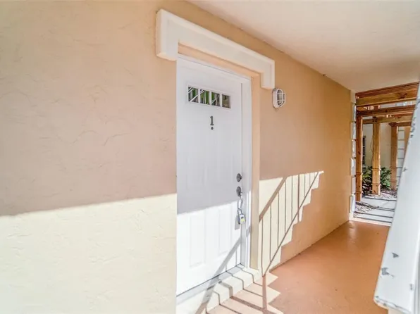 906 La Costa Cir Unit 1, Sarasota, FL 34237