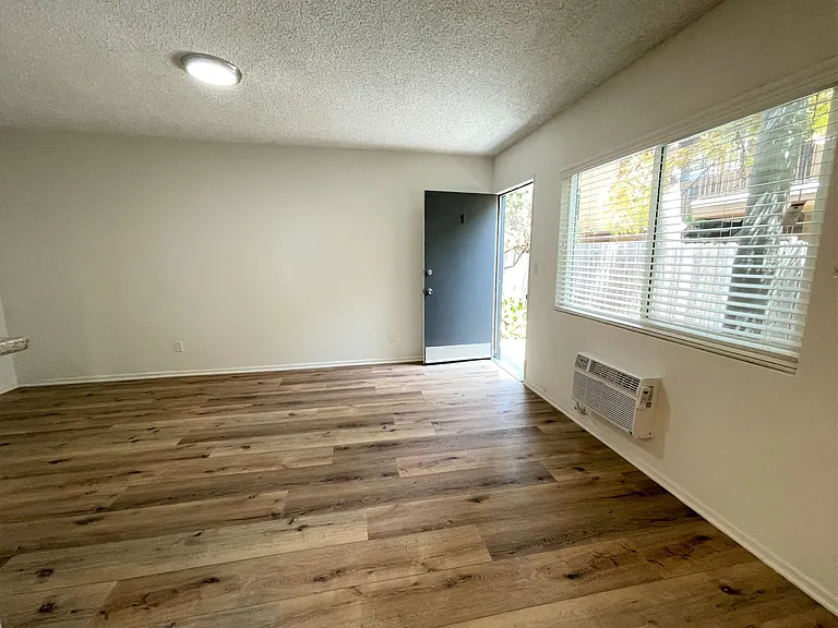 1825 S. Beloit Ave — Photo 61