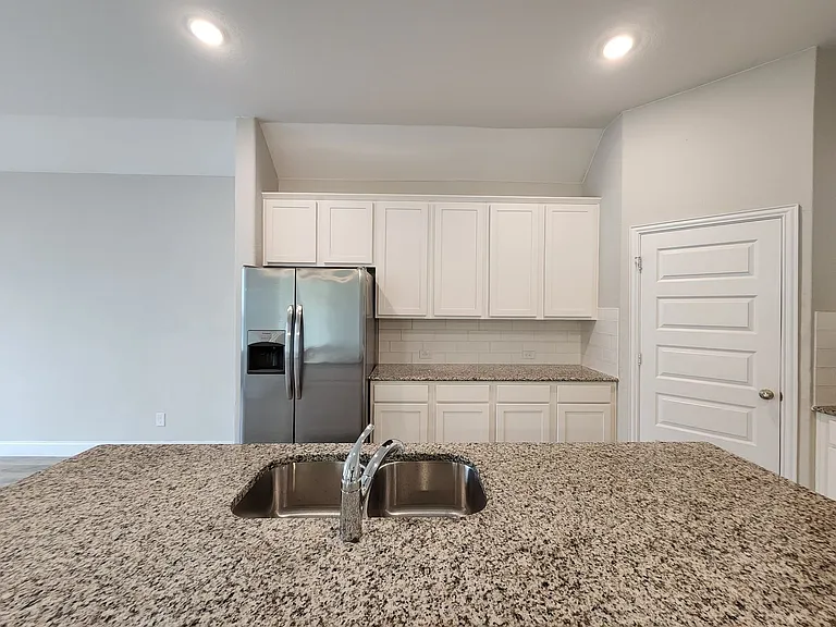 1331 Gruene Glen St — Photo 11
