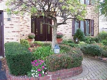 1st image of 1045 Oakwood Dr