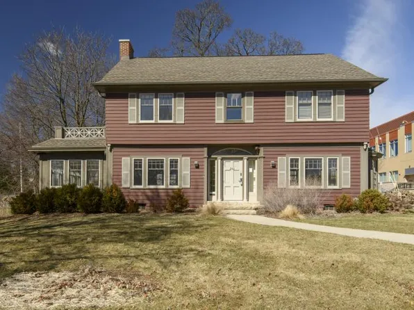 202 West College AVENUE, Waukesha, WI 53186