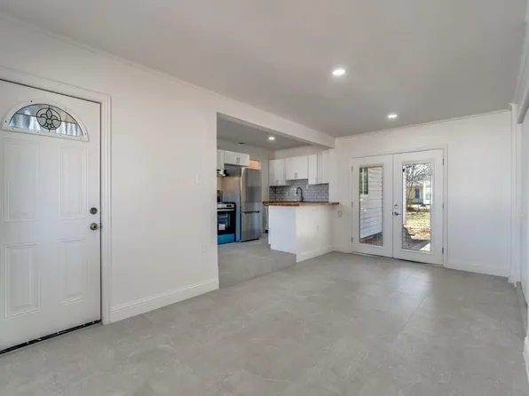 4528 Newman Dr, Haltom City, TX 76117