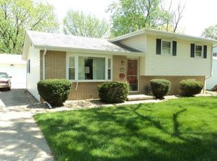 1916 S Lost Bridge Rd, Decatur, IL 62521