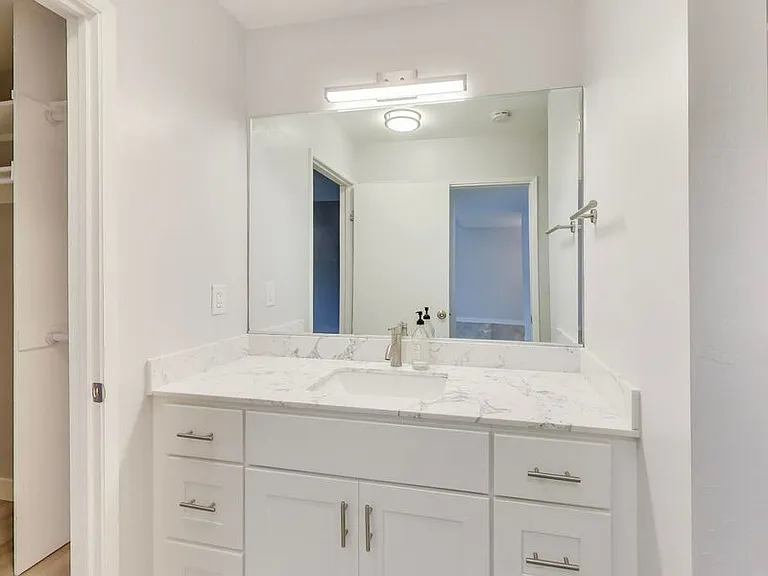 1016 Continentals Way — Photo 9