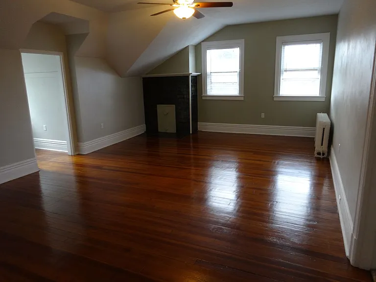 220 Graham St — Photo 34