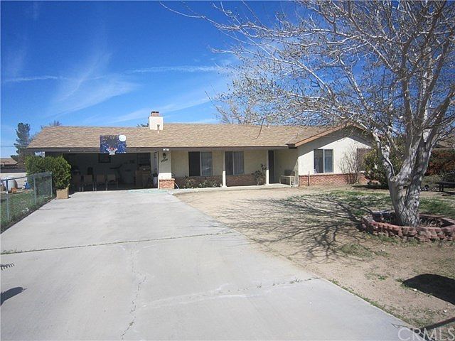 Long driveway with plenty of parking space