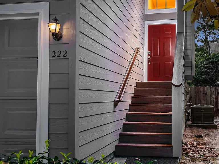 222 Blushwood Pl — Photo 2