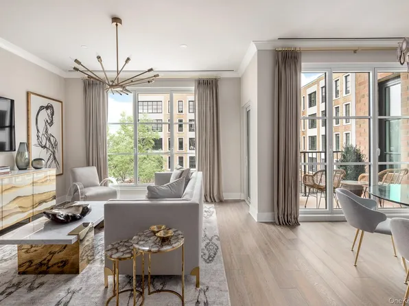 100 Garvies Point Road #1312, Glen Cove, NY 11542