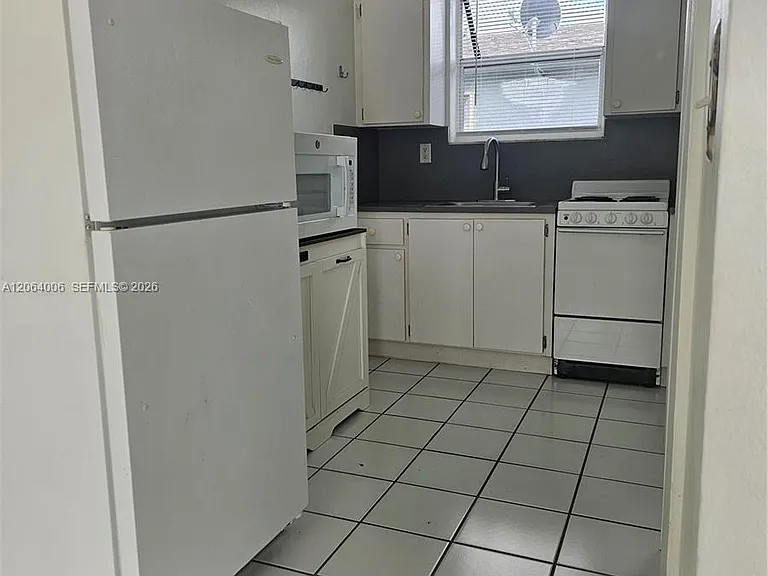 130 W 13th St #9 — Photo 8