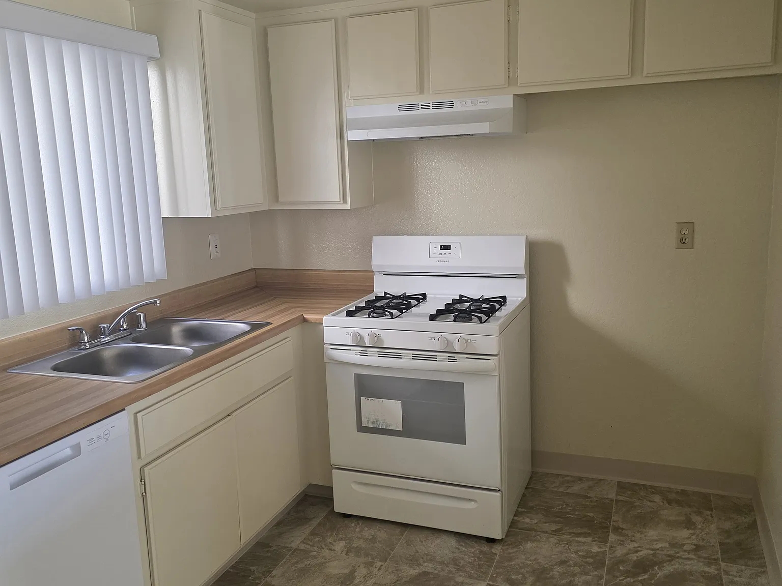 2 bed, 2.5 bath, $2,500 — Photo 3