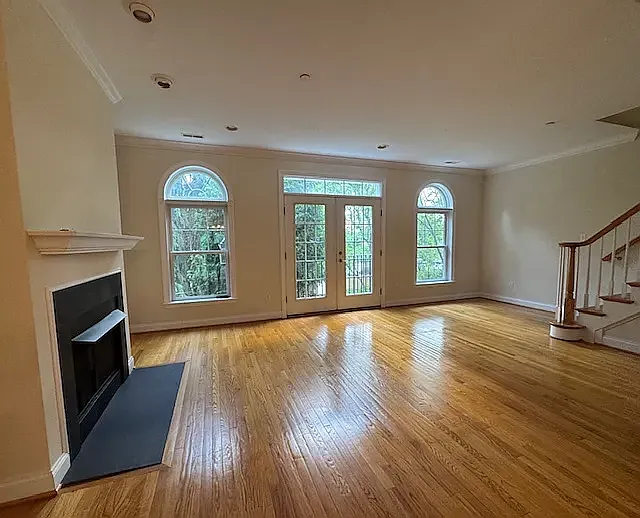 748 Moore Ave — Photo 9