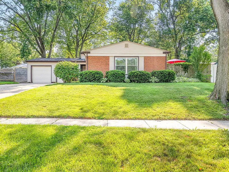5114 Highcrest Rd — Photo 2
