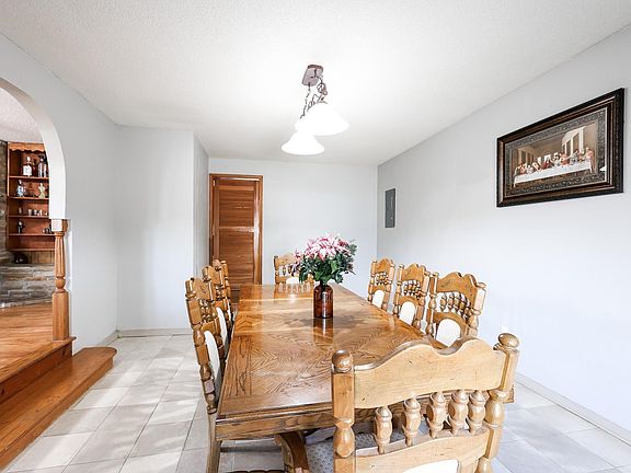 4th image of 405 Robin Rd