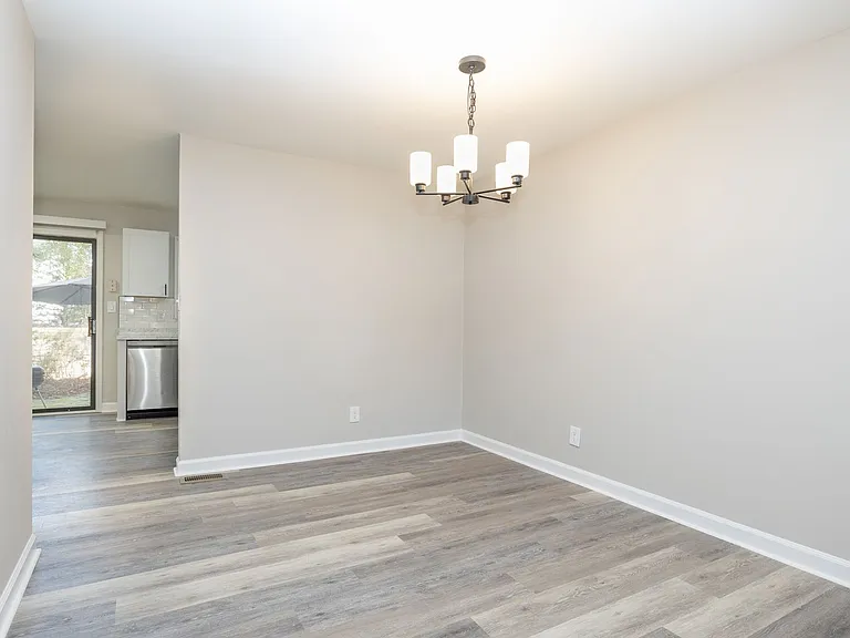 Whitfield Apartments — Photo 20