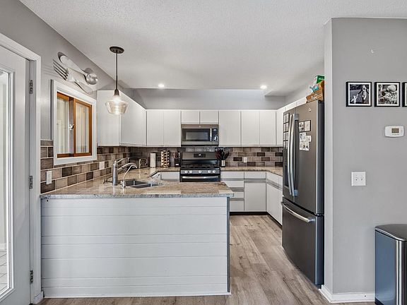 4th image of W839 Miramar ROAD