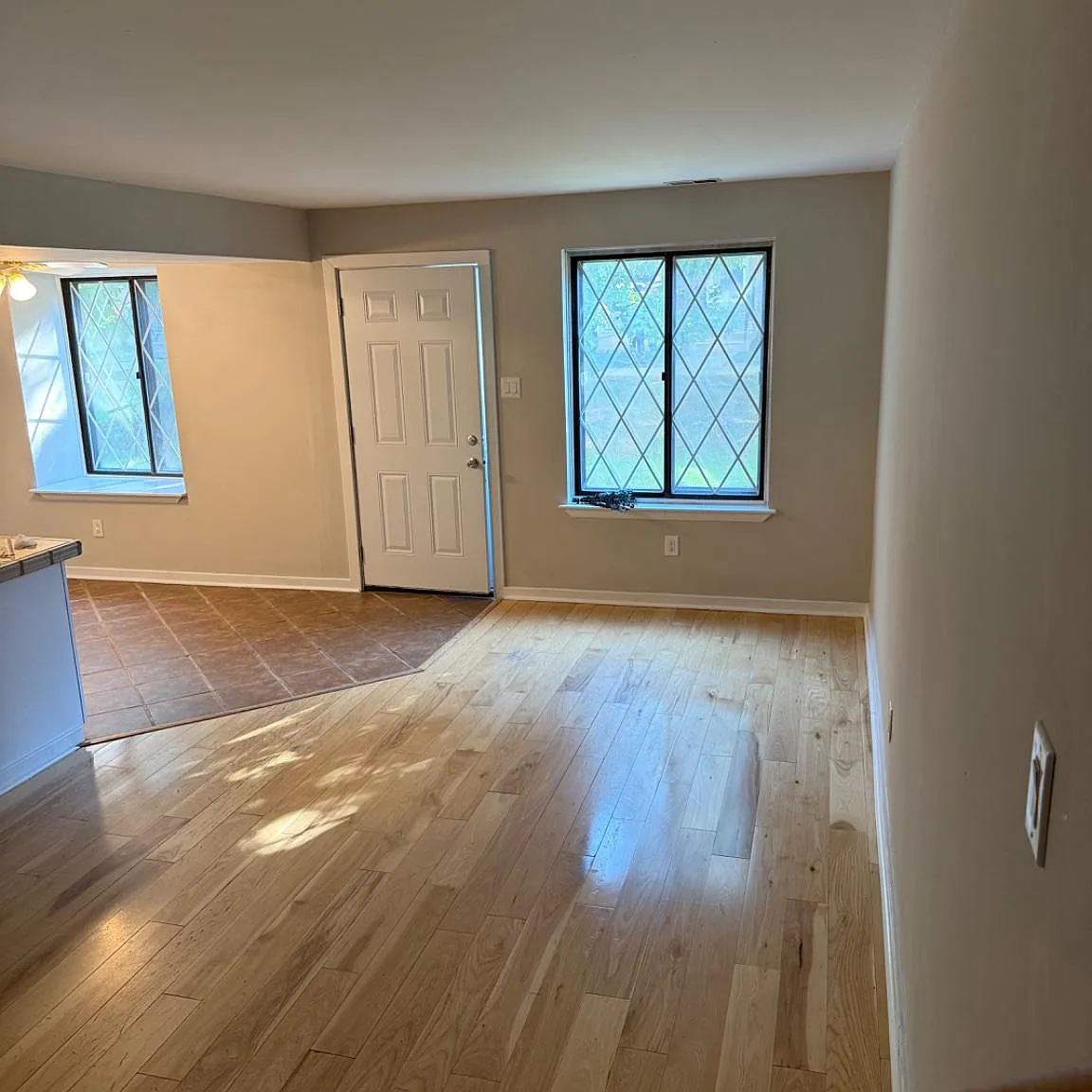 2 bed, 1.5 bath, 968 sqft, $2,200 — Photo 2