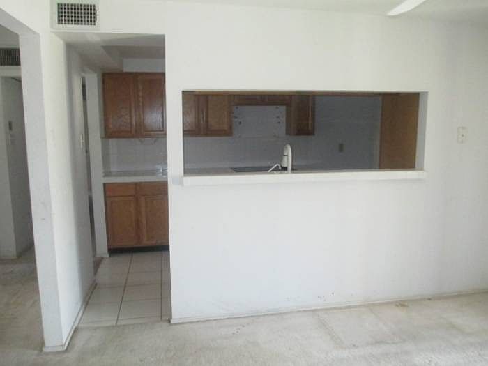 2nd image of 617 Palm Blvd