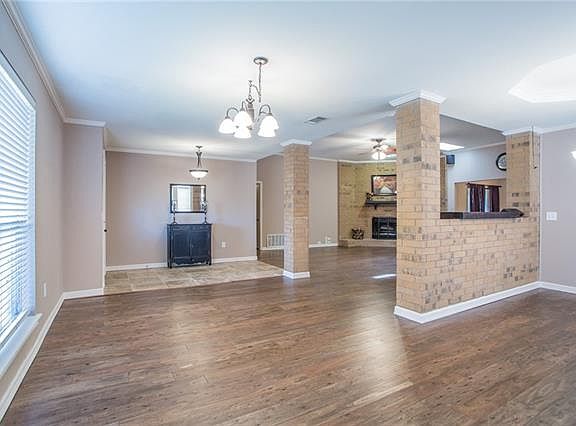 4th image of 718 Willow Brook Dr
