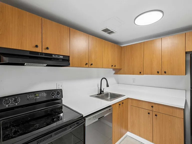 Step into modern living at Clear Lake Palms Apartments. This stylish kitchen features sleek appliances, abundant cabinetry, and a bright, inviting layout perfect for culinary creativity. Elevate your lifestyleschedule a tour today!
