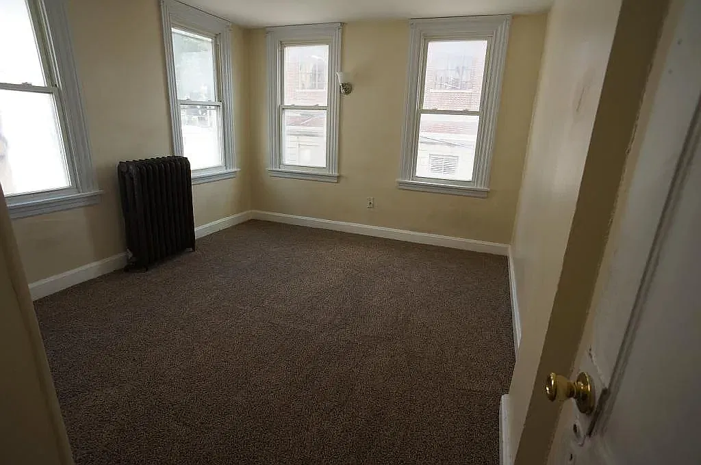 4 bed, 1150 sqft, $1,190 — Photo 3