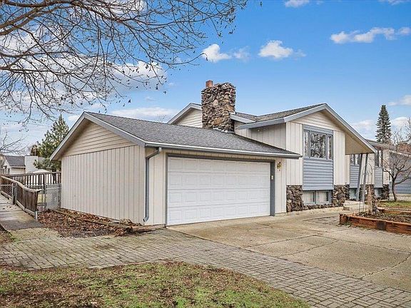 3rd image of 1020 N Bolivar Rd