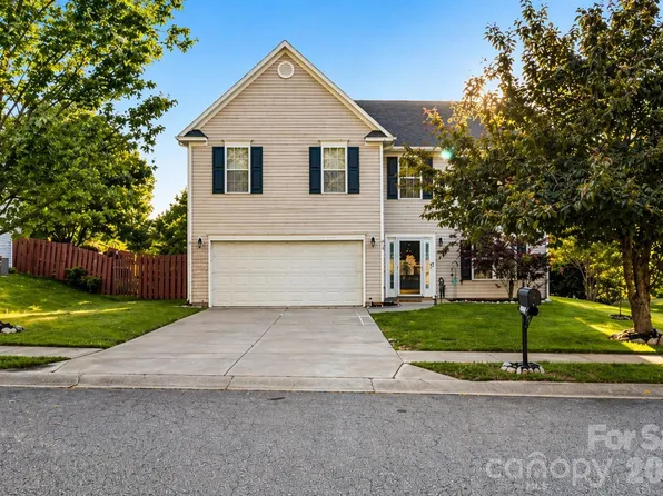 317 Ashton Bluff Cir, Mount Holly, NC 28120