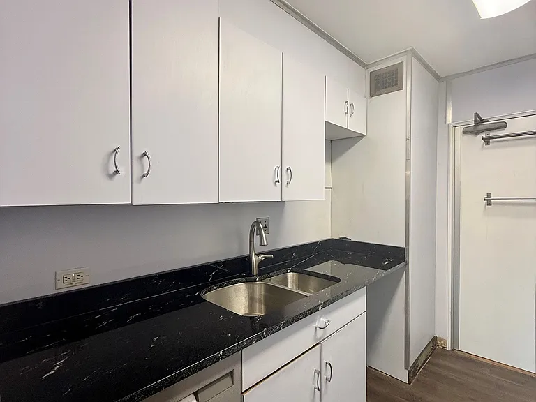 1301 N Harrison St #608 — Photo 8