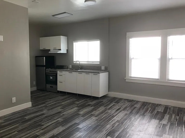 635 Elm Ave #19 — Photo 7
