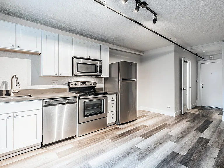 Madison View Apartments — Photo 24
