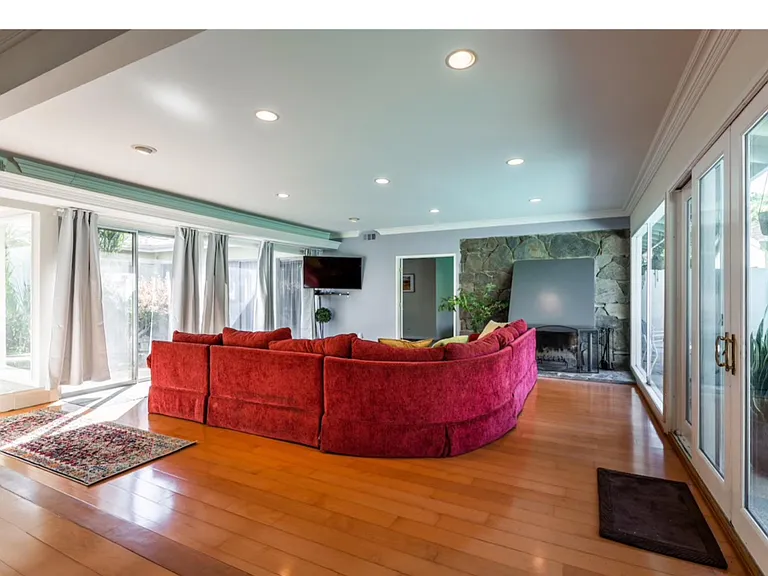 15707 Varden St — Photo 14