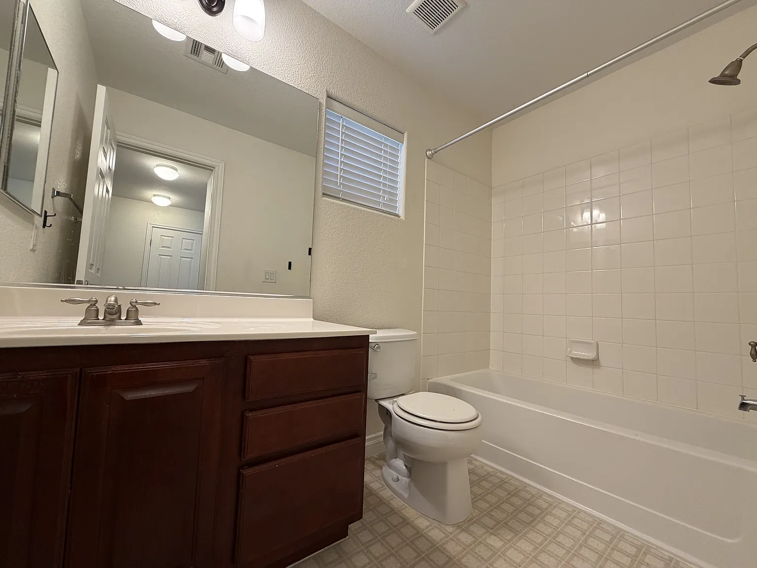Killington St - 4723 - 1 — Photo 2