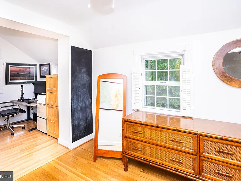 1207 N Livingston St — Photo 23