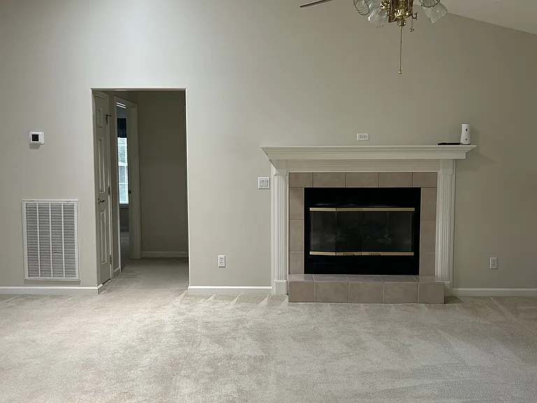 193 Berkshire Loop — Photo 4