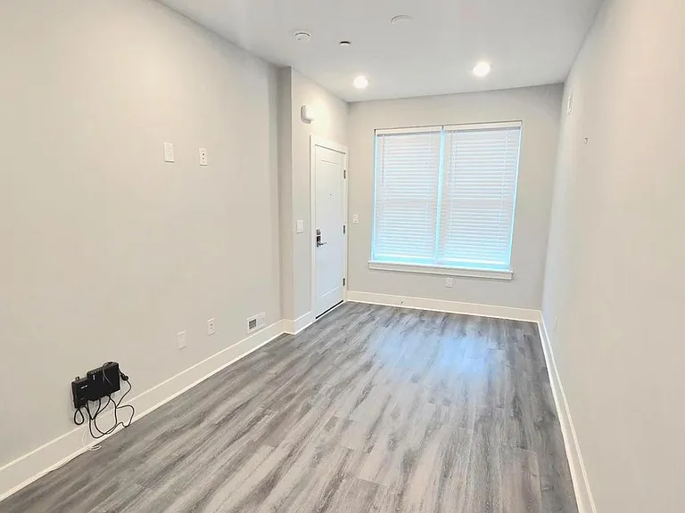 5233 Chancellor St #1 — Photo 6