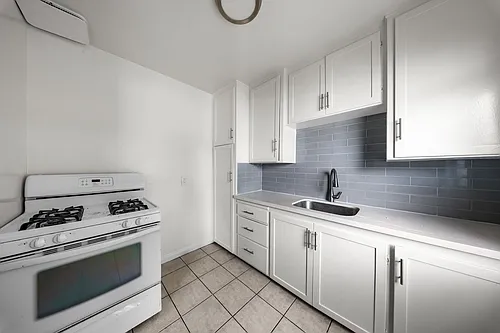 1818 E. 5th St. Photo 1