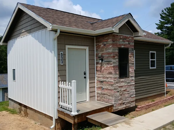 533 N State St #4, Athens, WV 24712