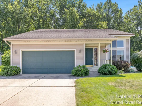 1472 Caprice Dr, Jenison, MI 49428