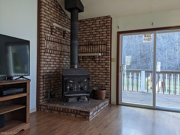3rd image of 1905 Strawberry Cir