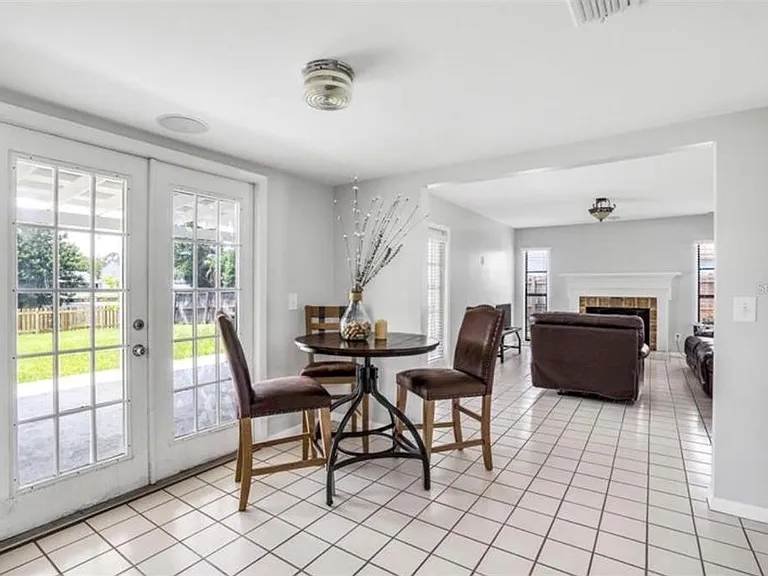 16208 Pebblebrook Dr — Photo 4