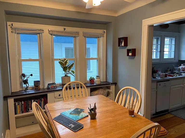 225 N Foster Ave — Photo 5