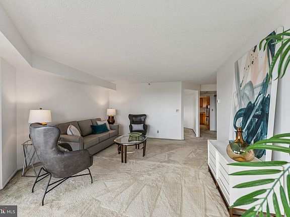 4th image of 1600 N Oak St APT 1115