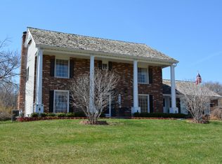 8416 Bridle Dale St, Lenexa, KS 66220